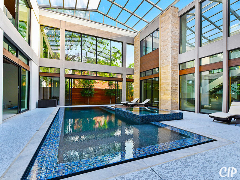 chlorine levels in pool water